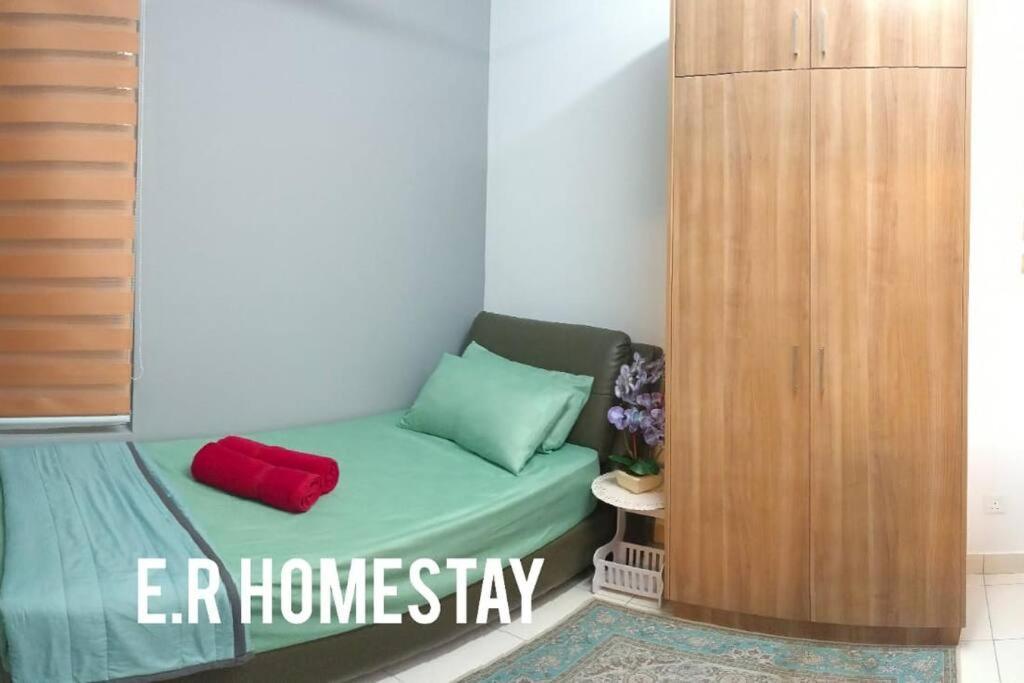 E. R Homestay 3R2B Nearby Klia Sepang Esterno foto