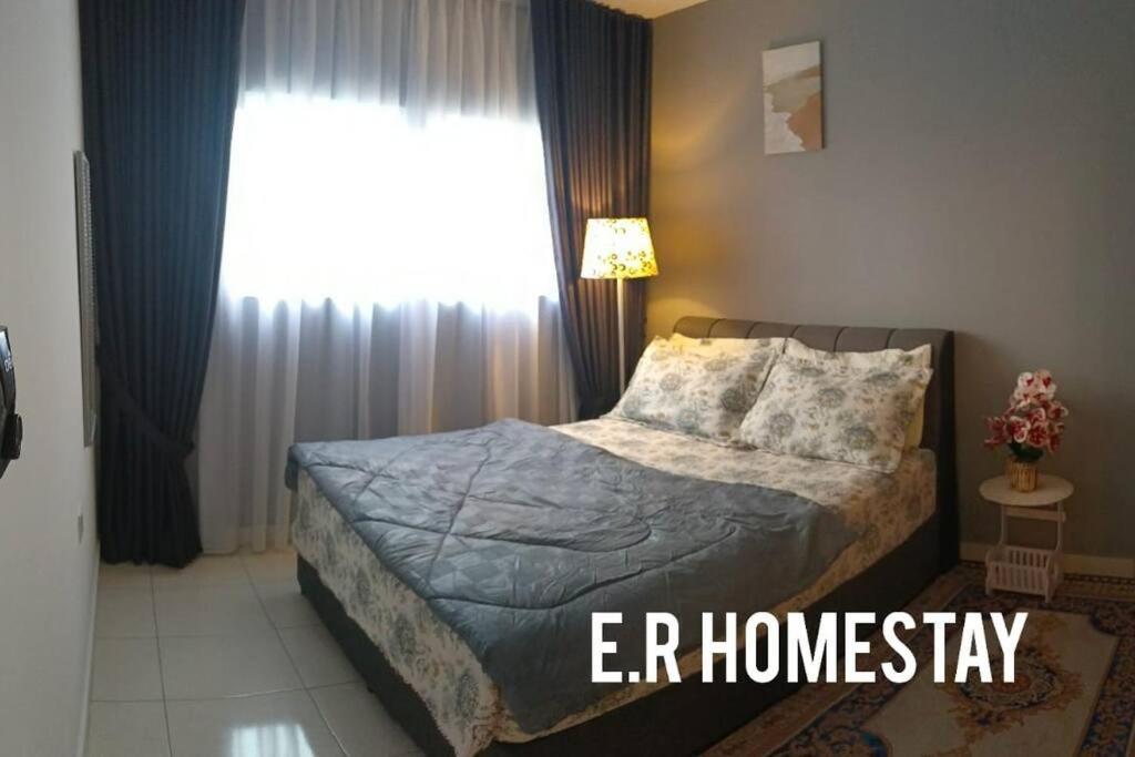 E. R Homestay 3R2B Nearby Klia Sepang Esterno foto