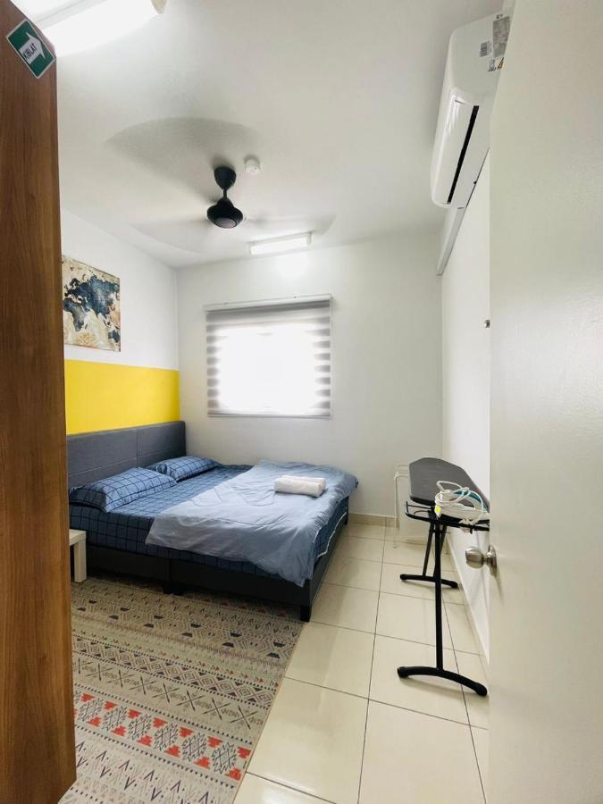 E. R Homestay 3R2B Nearby Klia Sepang Esterno foto