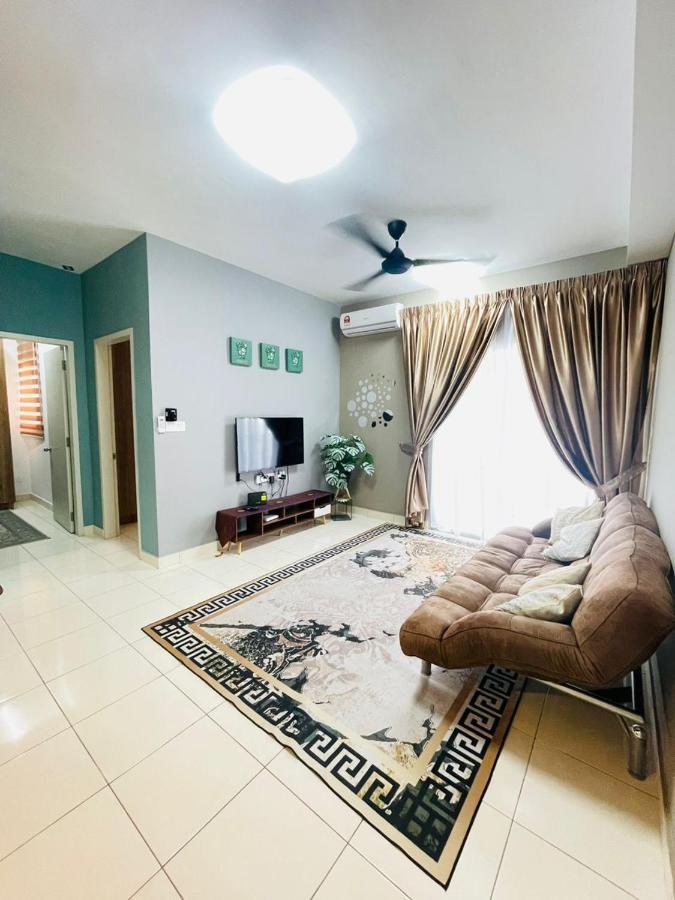E. R Homestay 3R2B Nearby Klia Sepang Esterno foto