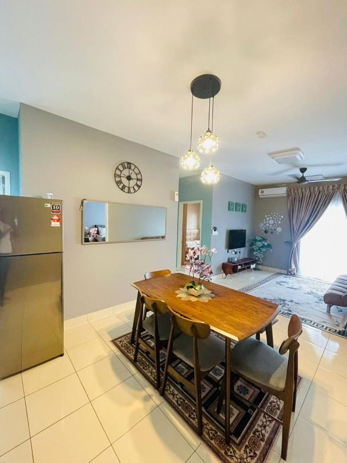 E. R Homestay 3R2B Nearby Klia Sepang Esterno foto