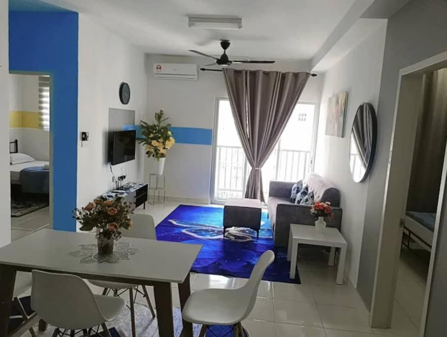 E. R Homestay 3R2B Nearby Klia Sepang Esterno foto